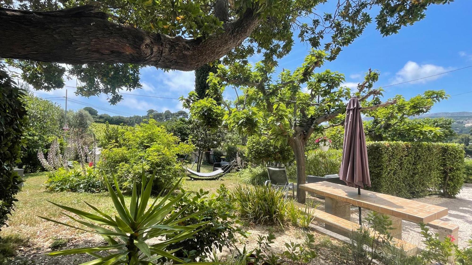 Large Private Garden, Quiet 2-Bedroom Apartment, Air Conditioning, Wifi, Parking Cassis Bagian luar foto